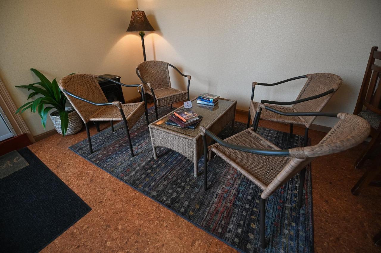 The Lakehouse Inn Geneva Ngoại thất bức ảnh